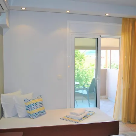 Tina Aparthotel *
