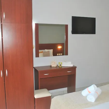 Tina Aparthotel *