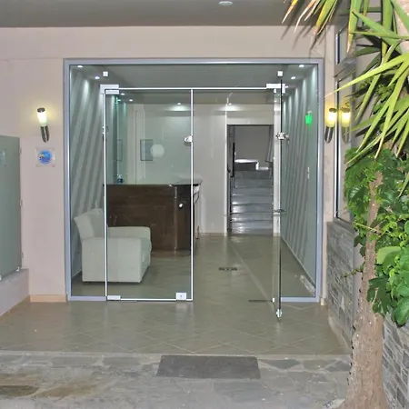 Tina Aparthotel *